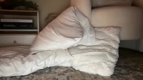 Snapshot of bonnettbonett chatting on 02-10-25, 04:30 BonnettBonett I cam from 4pm- 12am central time Costa Rica online show from 02-10-25, 04:30