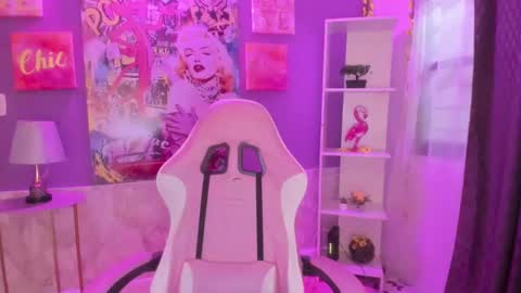 Bonnie online show from 12-17-24, 11:28