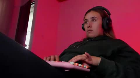 Bonnie Help me reach 500 likes online show from 12-22-25, 09:23