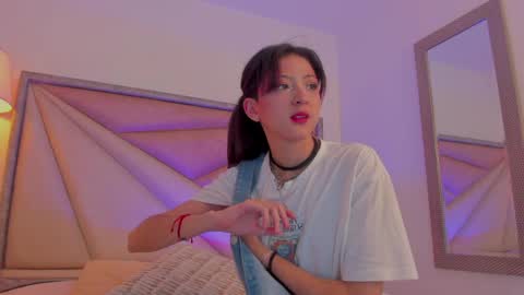 Snapshot of bonniecute_ chatting on 05-04-26, 11:45 online show from 05-04-26, 11:45