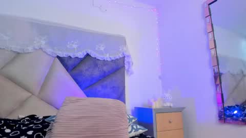Snapshot of bonniecute_ chatting on 05-18-26, 04:07 online show from 05-18-26, 04:07