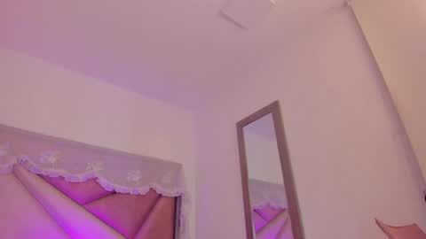 Snapshot of bonniecute_ chatting on 06-06-26, 12:05 online show from 06-06-26, 12:05