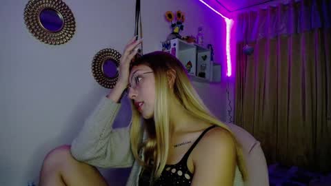 Snapshot of bonny_clyde_xx_ chatting on 12-11-24, 05:32 Soffy Brooks Independent model online show from 12-11-24, 05:32