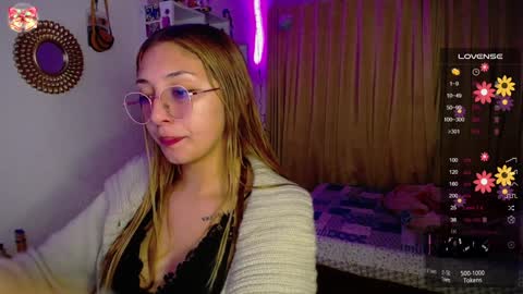 Snapshot of bonny_clyde_xx_ chatting on 12-15-24, 06:07 Soffy Brooks Independent model online show from 12-15-24, 06:07