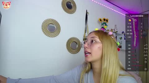 Snapshot of bonny_clyde_xx_ chatting on 12-23-24, 10:10 Soffy Brooks Independent model online show from 12-23-24, 10:10