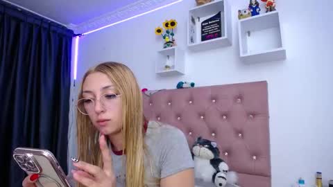 Snapshot of bonny_clyde_xx_ chatting on 10-10-25, 01:37 Soffy Brooks Independent model online show from 10-10-25, 01:37