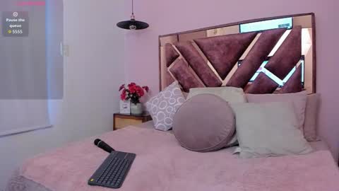 Snapshot of bonny_jones2 chatting on 09-22-25, 07:05 Bonny Jones online show from 09-22-25, 07:05