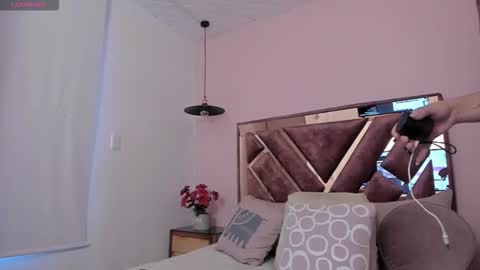 Snapshot of bonny_jones2 chatting on 09-27-25, 07:30 Bonny Jones online show from 09-27-25, 07:30