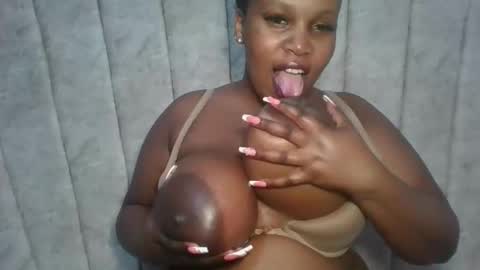 Snapshot of boobberry01 chatting on 06-04-26, 02:39 Berry online show from 06-04-26, 02:39