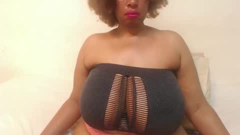 Snapshot of boobyqueen24 chatting on 01-09-25, 08:33 boobyqueen online show from 01-09-25, 08:33