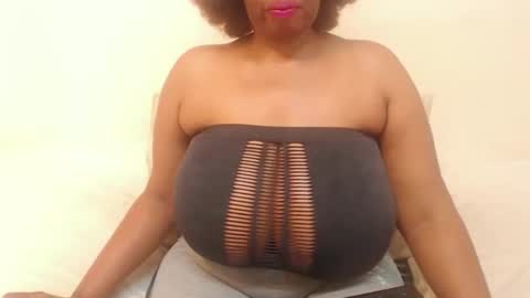 Snapshot of boobyqueen24 chatting on 02-17-25, 10:40 boobyqueen online show from 02-17-25, 10:40