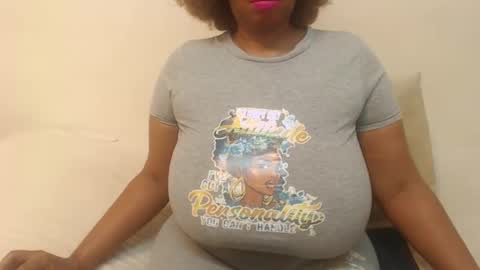 Snapshot of boobyqueen24 chatting on 02-18-25, 12:17 boobyqueen online show from 02-18-25, 12:17