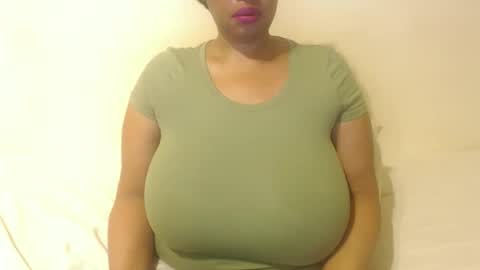 Snapshot of boobyqueen24 chatting on 09-10-25, 01:38 boobyqueen online show from 09-10-25, 01:38