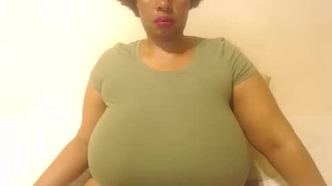 Snapshot of boobyqueen24 chatting on 10-06-25, 06:27 boobyqueen online show from 10-06-25, 06:27