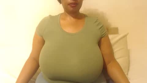 Snapshot of boobyqueen24 chatting on 10-09-25, 07:01 boobyqueen online show from 10-09-25, 07:01