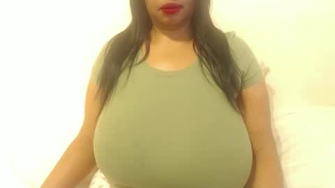 Snapshot of boobyqueen24 chatting on 11-03-25, 05:31 boobyqueen online show from 11-03-25, 05:31