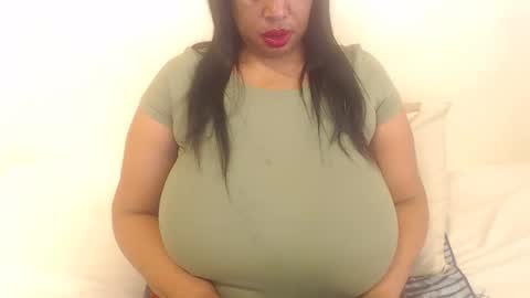 Snapshot of boobyqueen24 chatting on 11-05-25, 04:56 boobyqueen online show from 11-05-25, 04:56