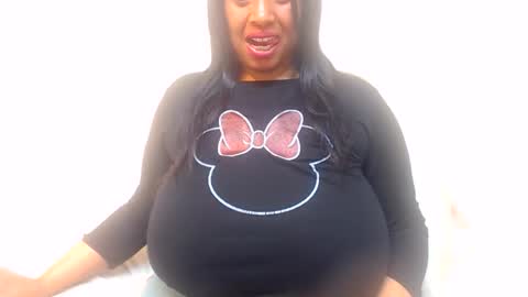 Snapshot of boobyqueen24 chatting on 06-01-26, 05:25 boobyqueen online show from 06-01-26, 05:25