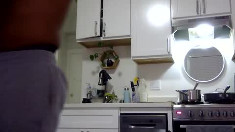 Snapshot of boogda chatting on 01-08-26, 07:32 Calionit online show from 01-08-26, 07:32