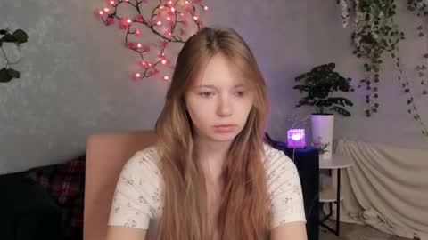 Snapshot of booozekirs_ chatting on 11-13-25, 03:49 Milena online show from 11-13-25, 03:49