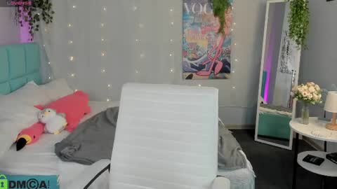 Milena online show from 06-17-26, 02:58
