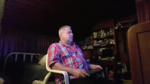 Snapshot of booshy chatting on 10-16-25, 04:08 Booshwa online show from 10-16-25, 04:08