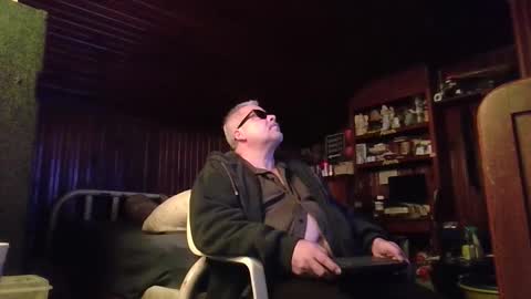 Snapshot of booshy chatting on 10-21-25, 06:08 Booshwa online show from 10-21-25, 06:08