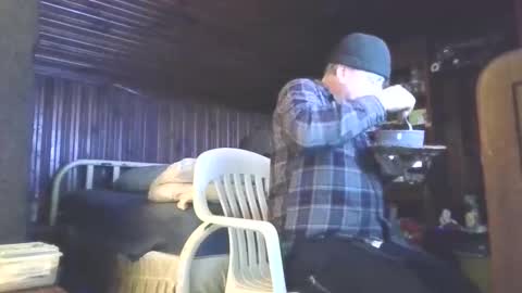 Snapshot of booshy chatting on 12-04-25, 08:28 Booshwa online show from 12-04-25, 08:28