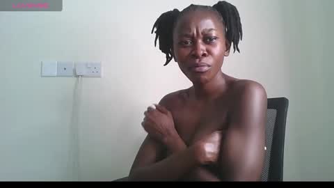 Snapshot of booty_queen001 chatting on 12-05-24, 07:49 Heather online show from 12-05-24, 07:49