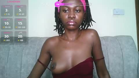 Snapshot of booty_queen001 chatting on 12-23-24, 04:33 Heather online show from 12-23-24, 04:33