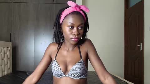 Snapshot of booty_queen001 chatting on 01-31-25, 07:29 Heather online show from 01-31-25, 07:29