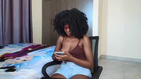 Snapshot of booty_queen001 chatting on 03-03-25, 08:05 Heather online show from 03-03-25, 08:05