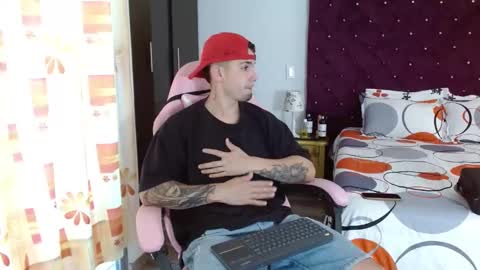 Snapshot of booyhott_ chatting on 10-24-25, 07:32 booyhott_ online show from 10-24-25, 07:32