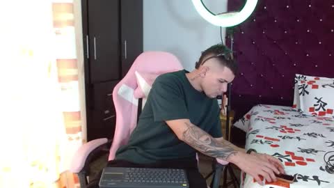 Snapshot of booyhott_ chatting on 11-10-25, 07:02 booyhott_ online show from 11-10-25, 07:02