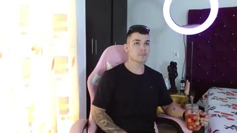 Snapshot of booyhott_ chatting on 11-13-25, 06:51 booyhott_ online show from 11-13-25, 06:51