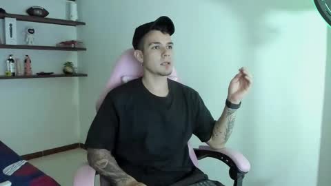 Snapshot of booyhott_ chatting on 12-17-25, 07:42 booyhott_ online show from 12-17-25, 07:42