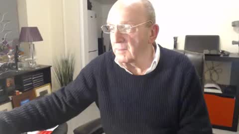 Snapshot of boppy21 chatting on 01-18-26, 08:34 Boppy21 online show from 01-18-26, 08:34