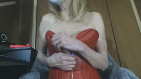 Snapshot of bored_housewife1985 chatting on 03-06-25, 01:46 bored_housewife1985 online show from 03-06-25, 01:46