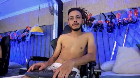 Snapshot of bossdominator1 chatting on 11-02-25, 04:04 Boss online show from 11-02-25, 04:04