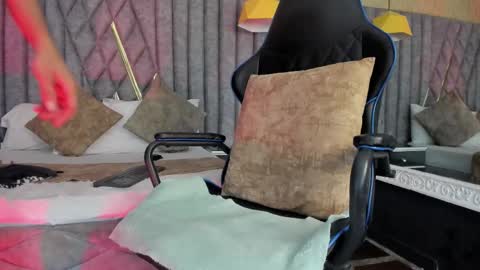 Snapshot of bossdominator1 chatting on 11-30-25, 03:21 Boss online show from 11-30-25, 03:21