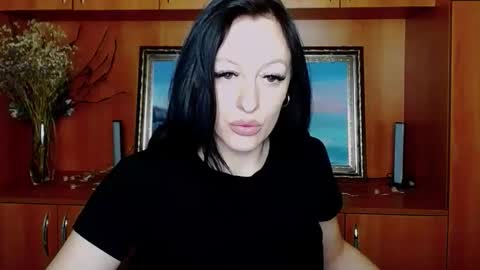 Snapshot of bossluna chatting on 01-10-26, 01:35 Lara online show from 01-10-26, 01:35