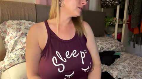 Snapshot of bossmomma chatting on 01-02-25, 05:39 BossMom online show from 01-02-25, 05:39