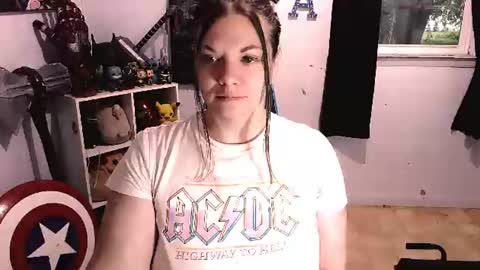 Snapshot of bouncinbooty chatting on 06-17-26, 04:30 Pumpkin Butt online show from 06-17-26, 04:30