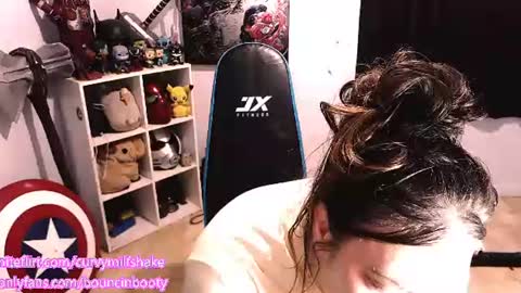 Snapshot of bouncinbooty chatting on 06-19-26, 04:39 Pumpkin Butt online show from 06-19-26, 04:39