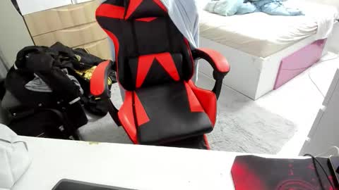 Snapshot of boy_boy22 chatting on 12-14-25, 11:53 boy_boy22 online show from 12-14-25, 11:53