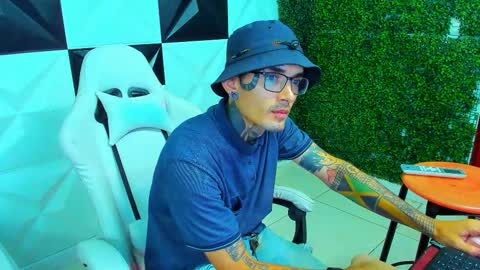 Snapshot of boy_tatto77 chatting on 01-16-26, 05:39 boy_tatto77 online show from 01-16-26, 05:39