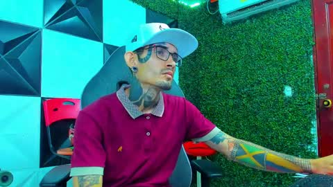 boy_tatto77 online show from 04-04-26, 12:31