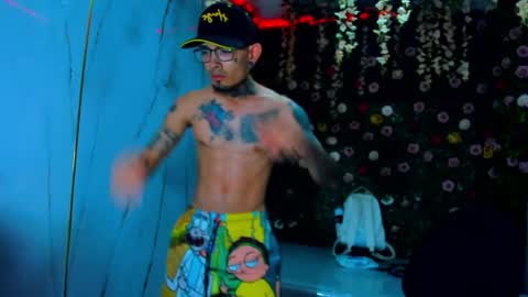 boy_tatto77 online show from 04-11-26, 02:16