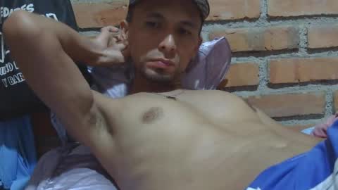 Snapshot of boycumlatino21 chatting on 05-25-26, 12:27 Boy online show from 05-25-26, 12:27