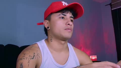 Snapshot of boylatin_777 chatting on 11-21-25, 06:50 miguel online show from 11-21-25, 06:50